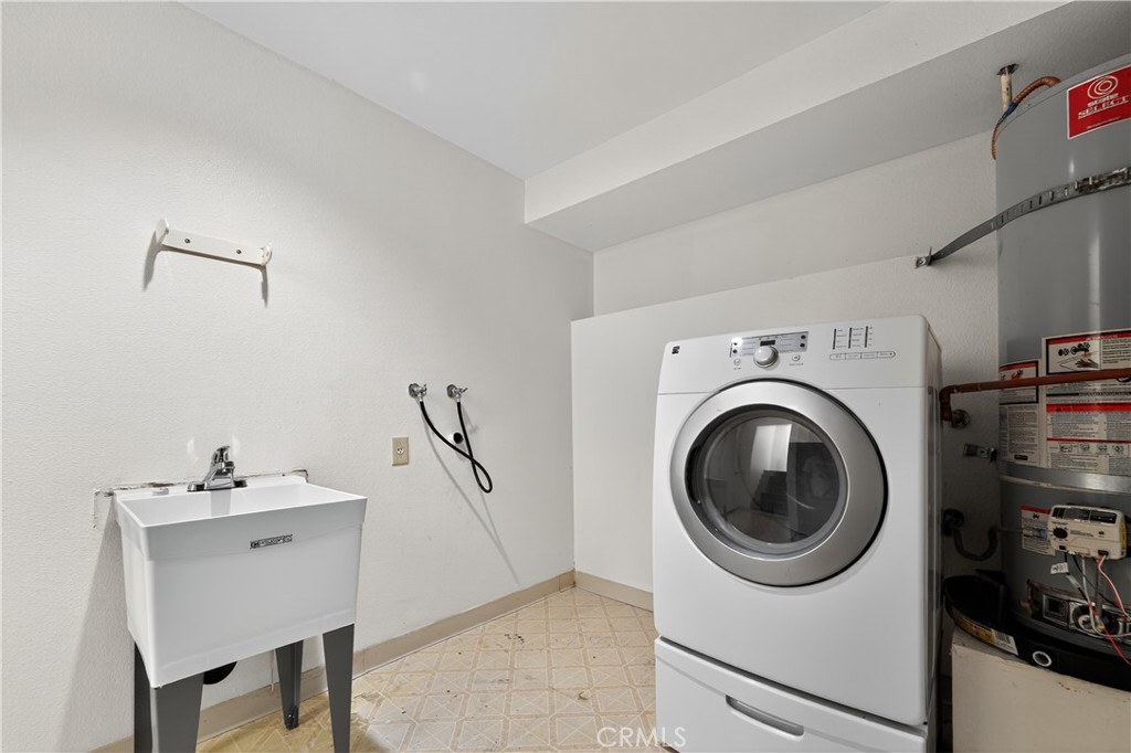 Residential Lease for rent at 2800 Plaza Del Amo 28, Torrance, Los Angeles County CA featuring 3 beds and 3 baths