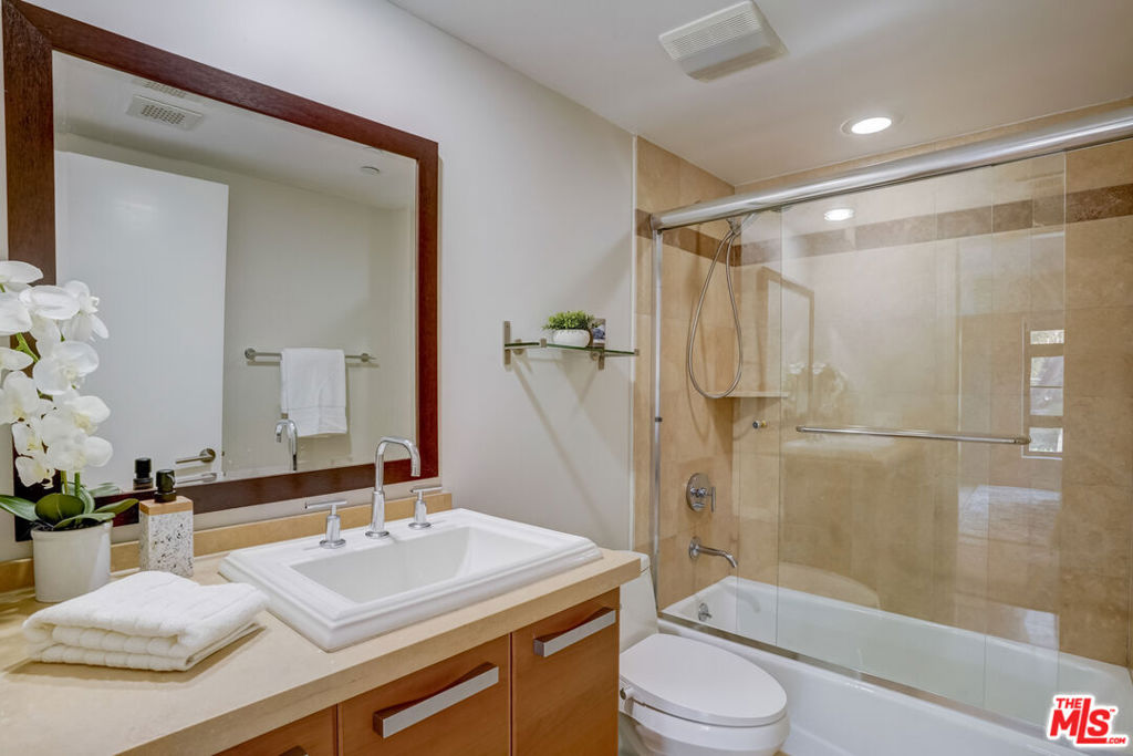 Residential Lease for rent at 8788 Shoreham Drive 23, West Hollywood, Los Angeles County CA featuring 2 beds and 3 baths