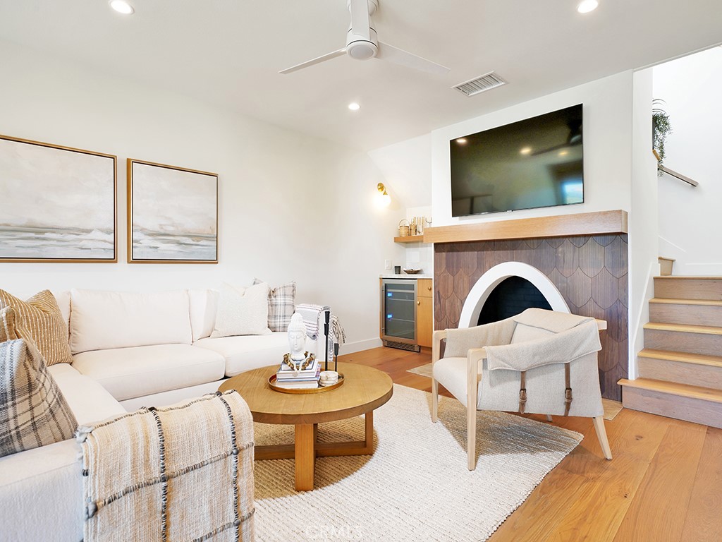 Residential Lease for rent at 305 Avenida Cerritos, Newport Beach CA featuring 3 beds and 3 baths