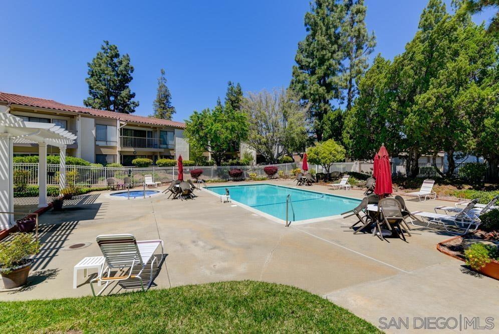 Residential Lease for rent at 12575 Oaks North Dr 219, San Diego, San Diego County CA featuring 2 beds and 2 baths