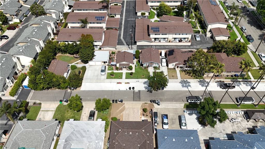 Residential Lease for rent at 633 W Maple Avenue, Orange, Orange County, CA featuring 2 beds and 2 baths