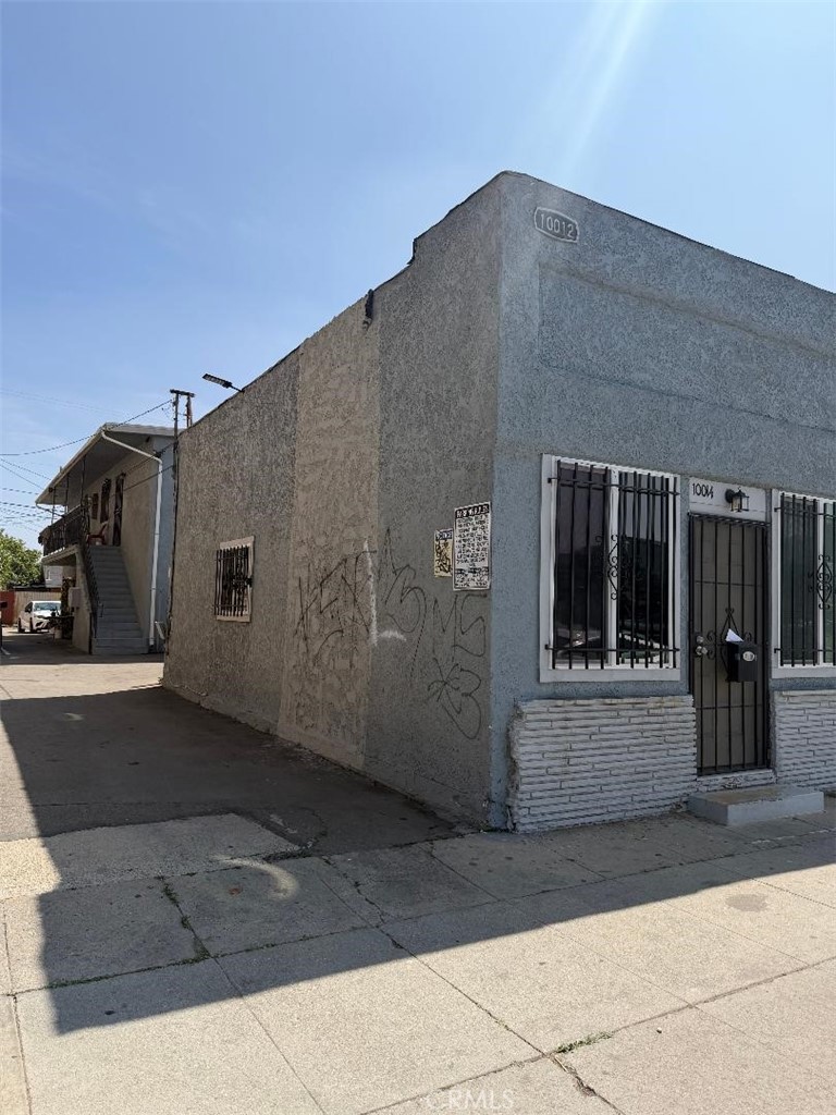 Apartment for sale at 10012 S Broadway, Los Angeles, CA