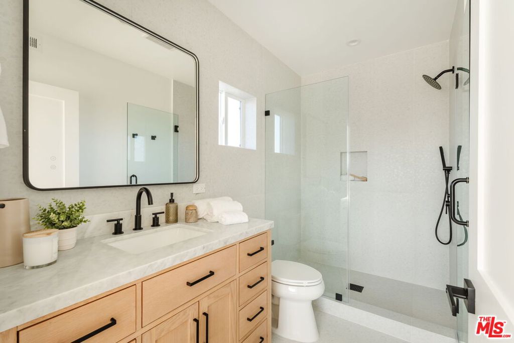Residential Lease for rent at 6765 Lexington Avenue A, Los Angeles, Los Angeles County CA featuring 4 beds and 4 baths