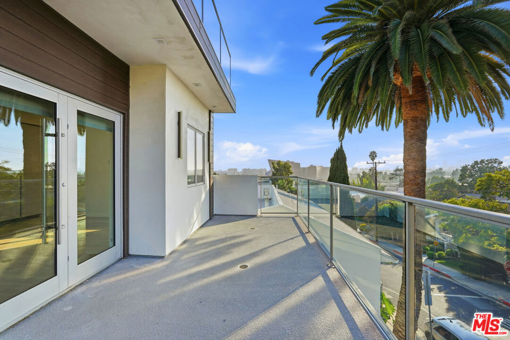 Residential Lease for rent at 1006 Hancock Avenue E, West Hollywood, Los Angeles County CA featuring 2 beds and 2 baths