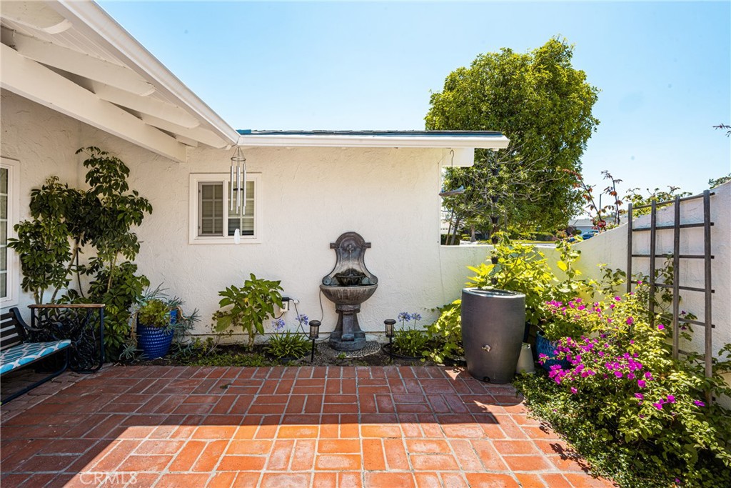 Residential Lease for rent at 2221 E Viking, Anaheim CA featuring 3 beds and 2 baths
