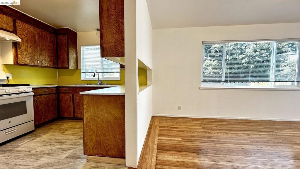 Residential Lease for rent at 1180 Bayview AVE, Oakland CA featuring 1 bed and 1 bath