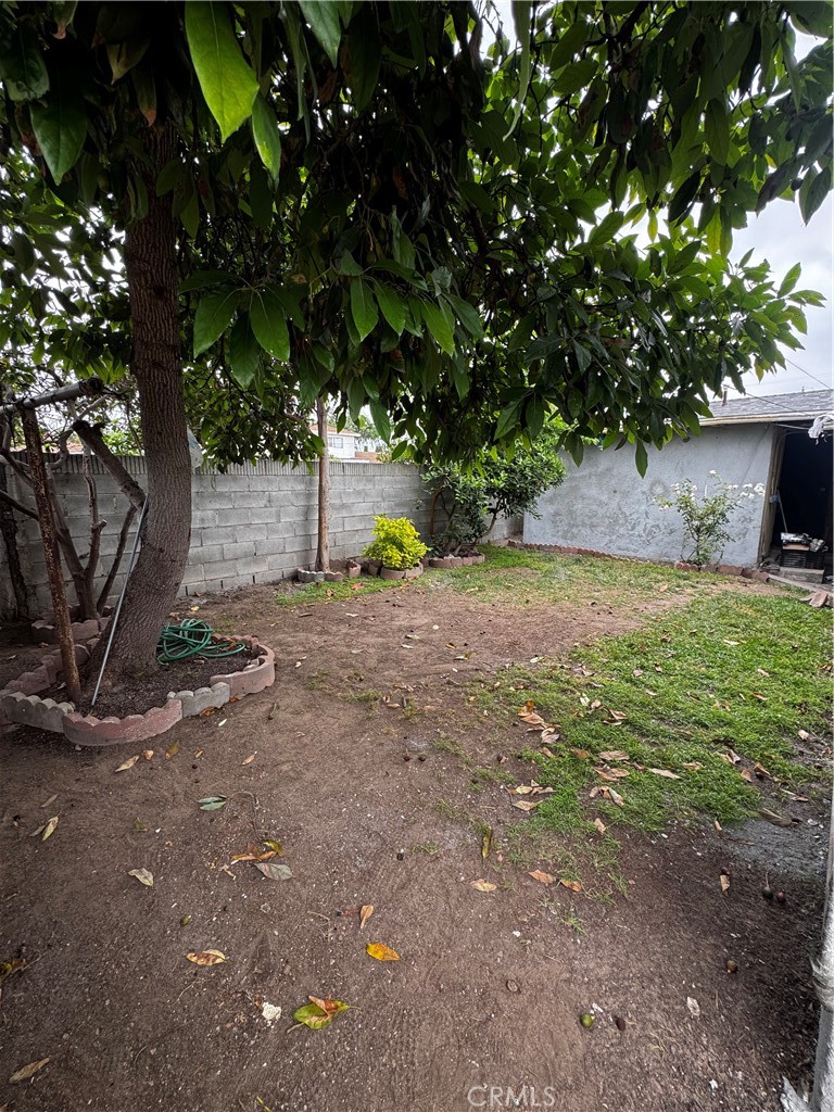 Residential Lease for rent at 3518 W 111th, Inglewood, Los Angeles County CA featuring 2 beds and 1 bath