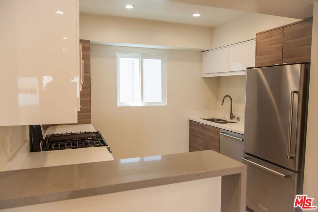 Residential Lease for rent at 508 N Kings Road 2, West Hollywood, Los Angeles County CA featuring 3 beds and 2 baths
