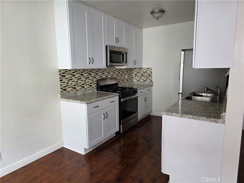 Residential Lease for rent at 706 E Harvard 5, Glendale, Los Angeles County CA featuring 2 beds and 1 bath