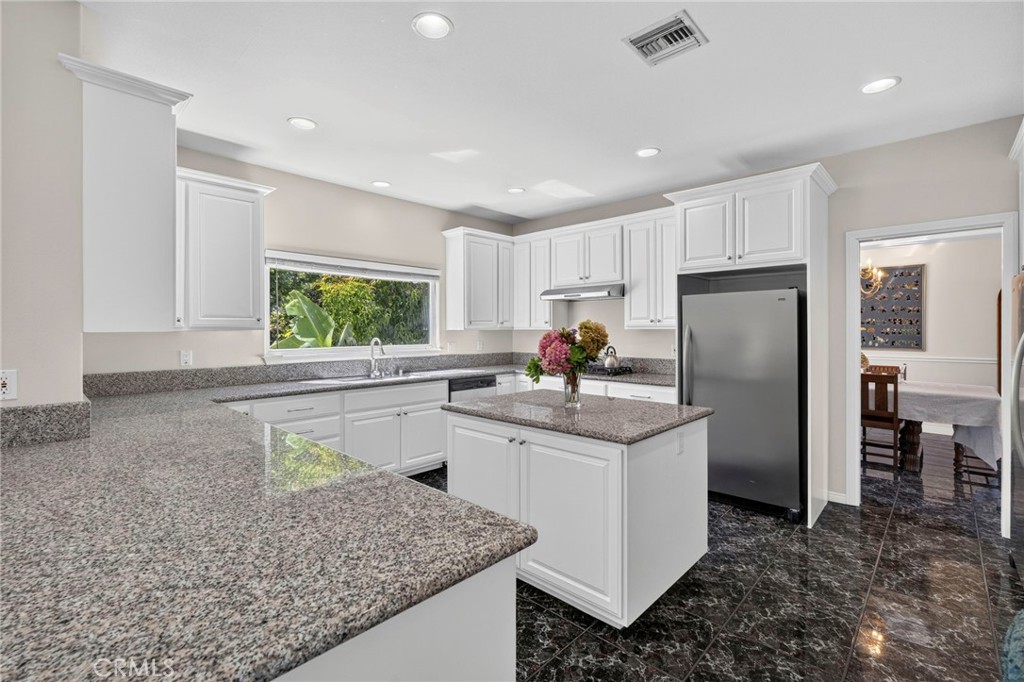 Residential Lease for rent at 11541 Donovan Road, Rossmoor, Orange CA featuring 5 beds and 5 baths