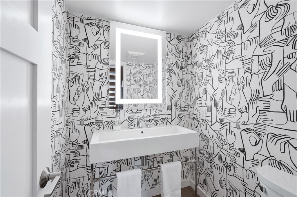 Residential Lease for rent at 439 Camino De Las Colinas, Redondo Beach CA featuring 3 beds and 3 baths