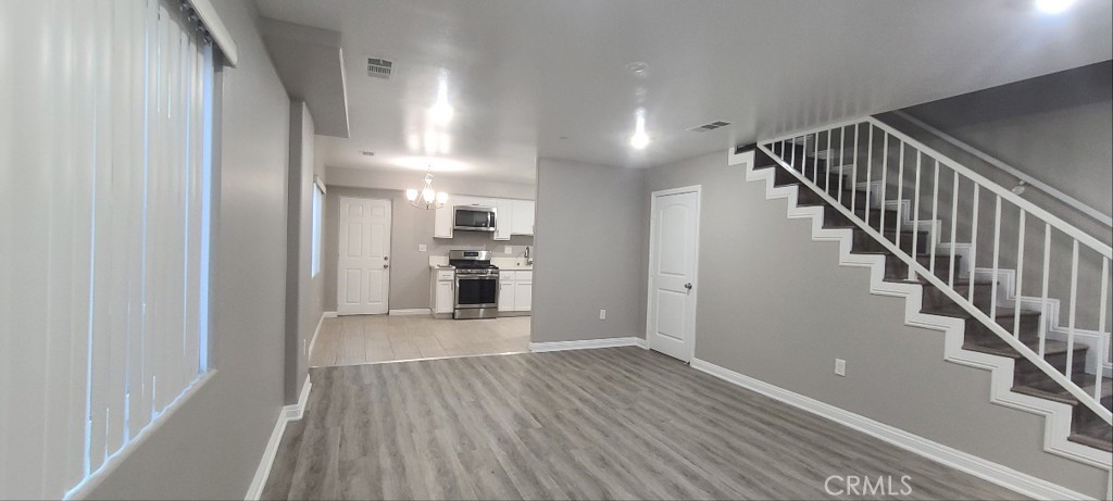 Residential Lease for rent at 10613 1/2 S Broadway, Los Angeles, Los Angeles County CA featuring 5 beds and 4 baths