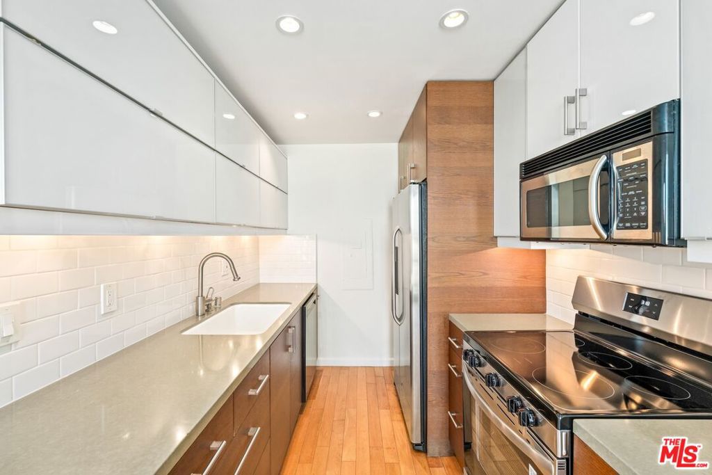 Residential Lease for rent at 1134 Alta Loma Road 216, West Hollywood CA featuring 2 beds and 2 baths