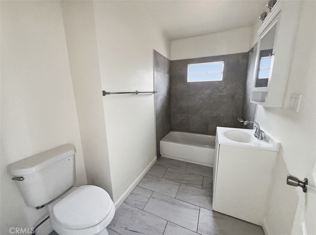 Residential Lease for rent at 321 W 83rd, Los Angeles, Los Angeles County CA featuring 2 beds and 1 bath