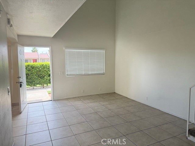 Residential Lease for rent at 51025 Ave Martinez 9, La Quinta CA featuring 2 beds and 3 baths