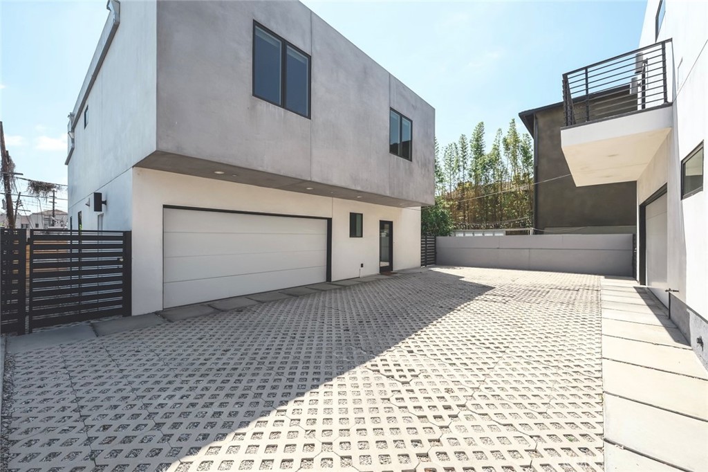 Residential for sale at 542 N Commonwealth, Los Angeles CA featuring 3 beds and 3 baths