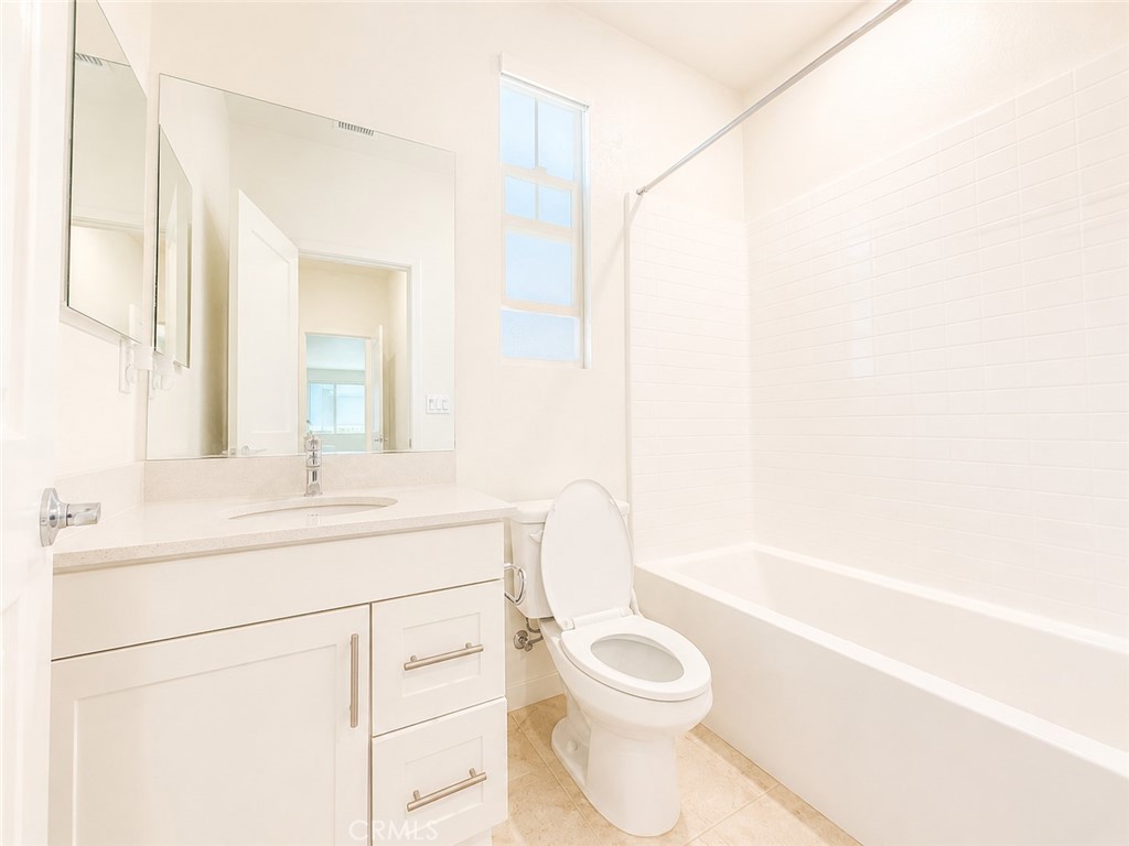 Residential Lease for rent at 4780 S Ivy, Ontario CA featuring 6 beds and 6 baths