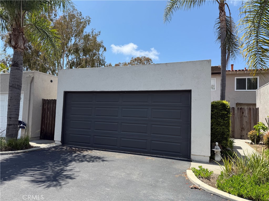 Residential Lease for rent at 2632 Vista Del Oro, Newport Beach CA featuring 4 beds and 3 baths