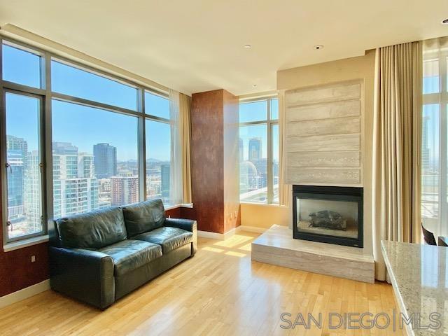 Residential Lease for rent at 165 6Th 2301, San Diego, San Diego County CA featuring 2 beds and 3 baths