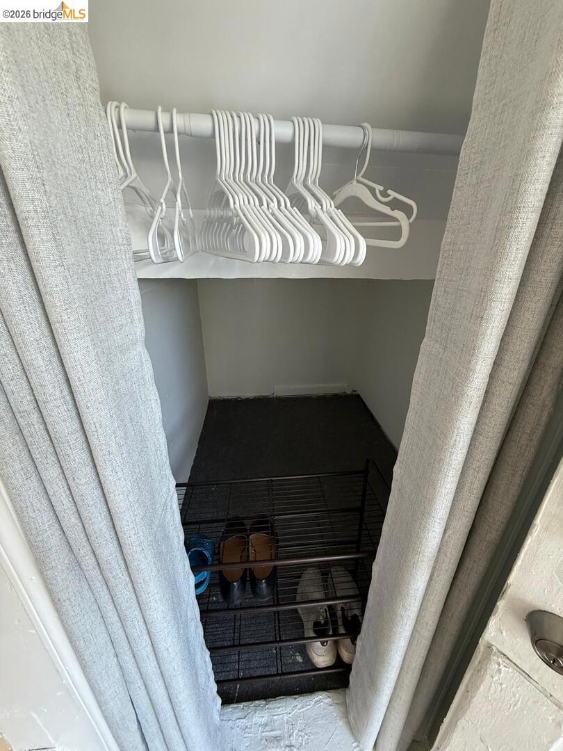 Residential Lease for rent at 1242 88th AVE, Oakland CA featuring 1 bed and 1 bath