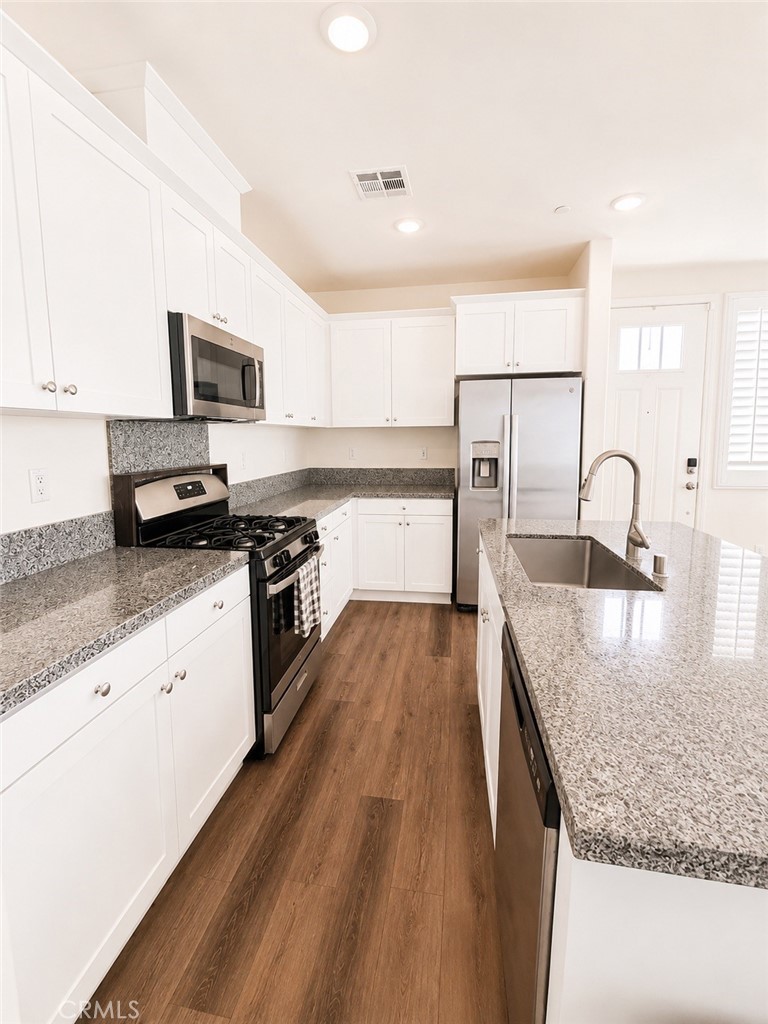 Residential Lease for rent at 16570 Wyndham, Fontana CA featuring 3 beds and 3 baths