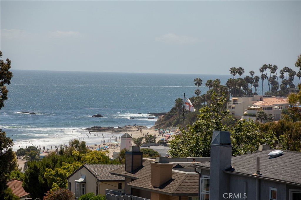 Residential Lease for rent at 464 Bent Street C, Laguna Beach CA featuring 1 bed and 1 bath
