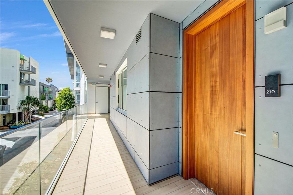 Residential Lease for rent at 1705 Ocean 210, Santa Monica CA featuring 1 bed and 2 baths