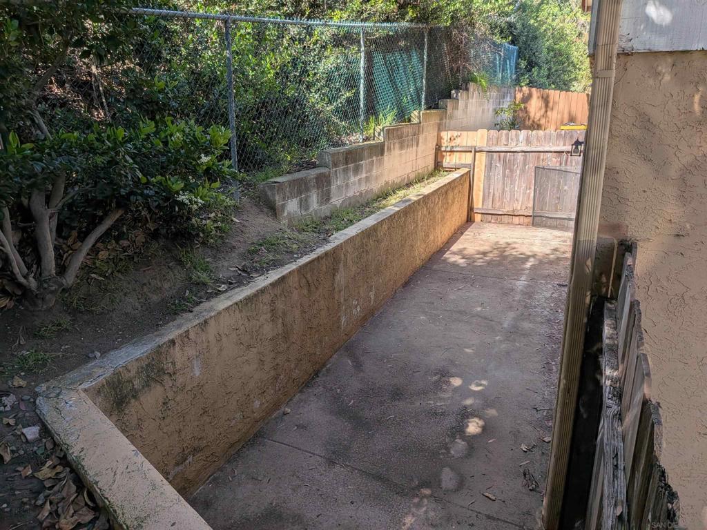 Residential Lease for rent at 315 Pomelo Dr., Vista CA featuring 2 beds and 1 bath