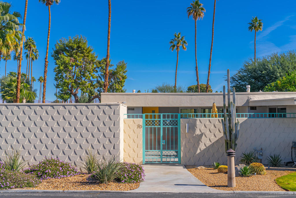 Residential Lease for rent at 70 Lakeview Drive, Palm Springs CA featuring 2 beds and 2 baths