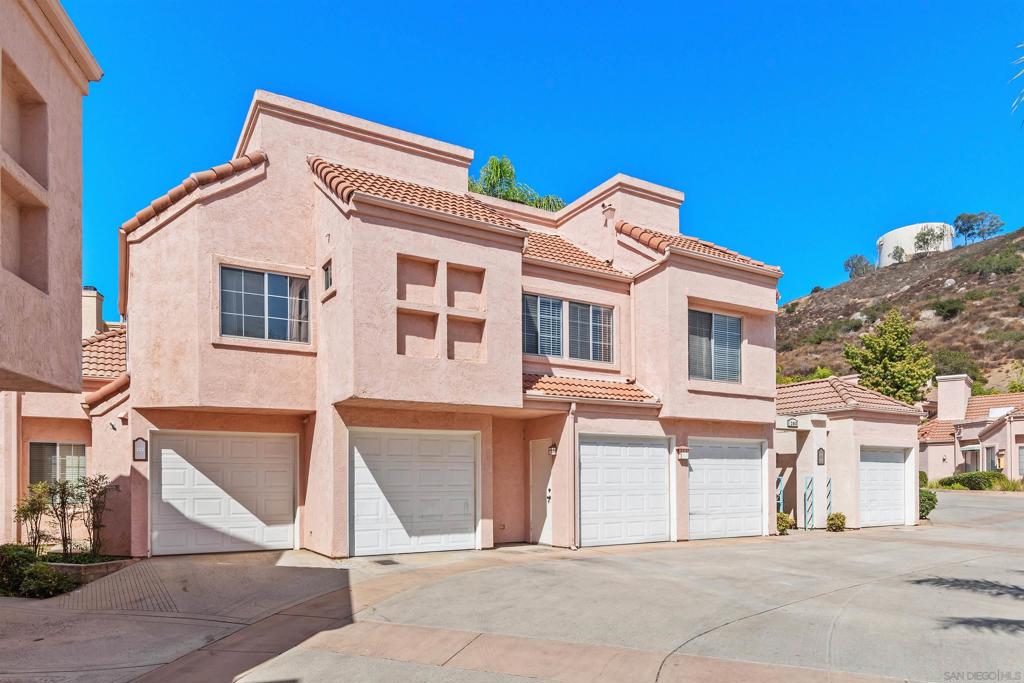 Residential Lease for rent at 12083 Calle de Montana 219A, El Cajon CA featuring 2 beds and 1 bath