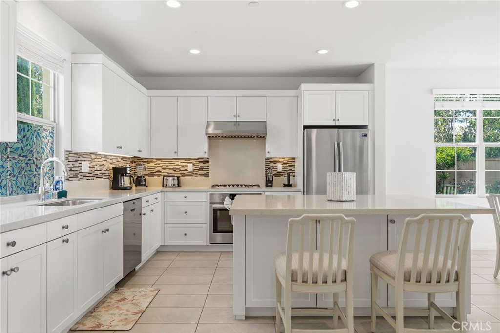 Residential Lease for rent at 197 Augustine, Irvine, Orange County, CA featuring 4 beds and 4 baths