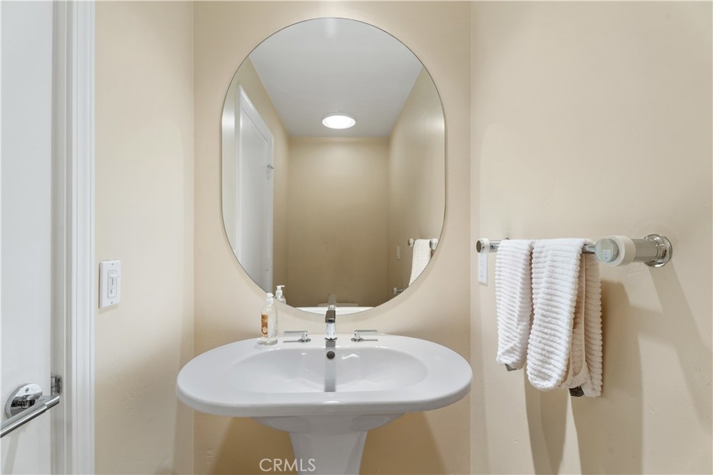 Residential Lease for rent at 1351 La Mirada, Laguna Beach CA featuring 3 beds and 3 baths