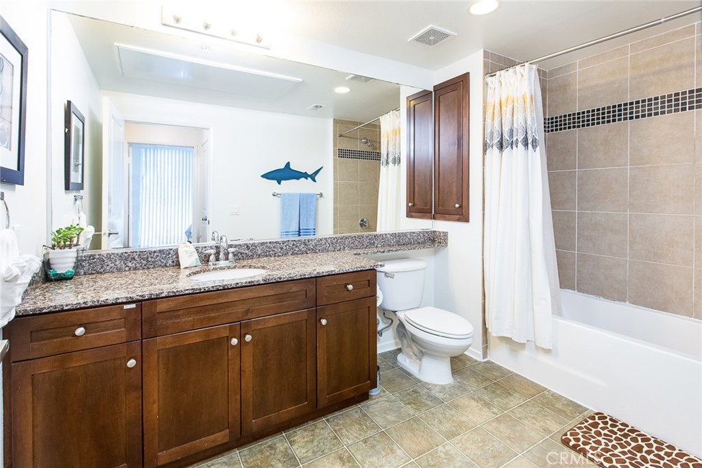 Residential Lease for rent at 2117 Scholarship, Irvine CA featuring 2 beds and 2 baths