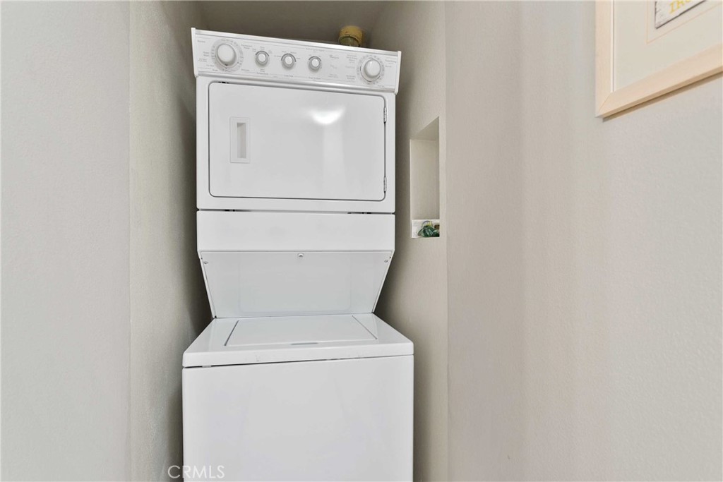 Residential Lease for rent at 1125 Scholarship, Irvine CA featuring 1 bed and 1 bath