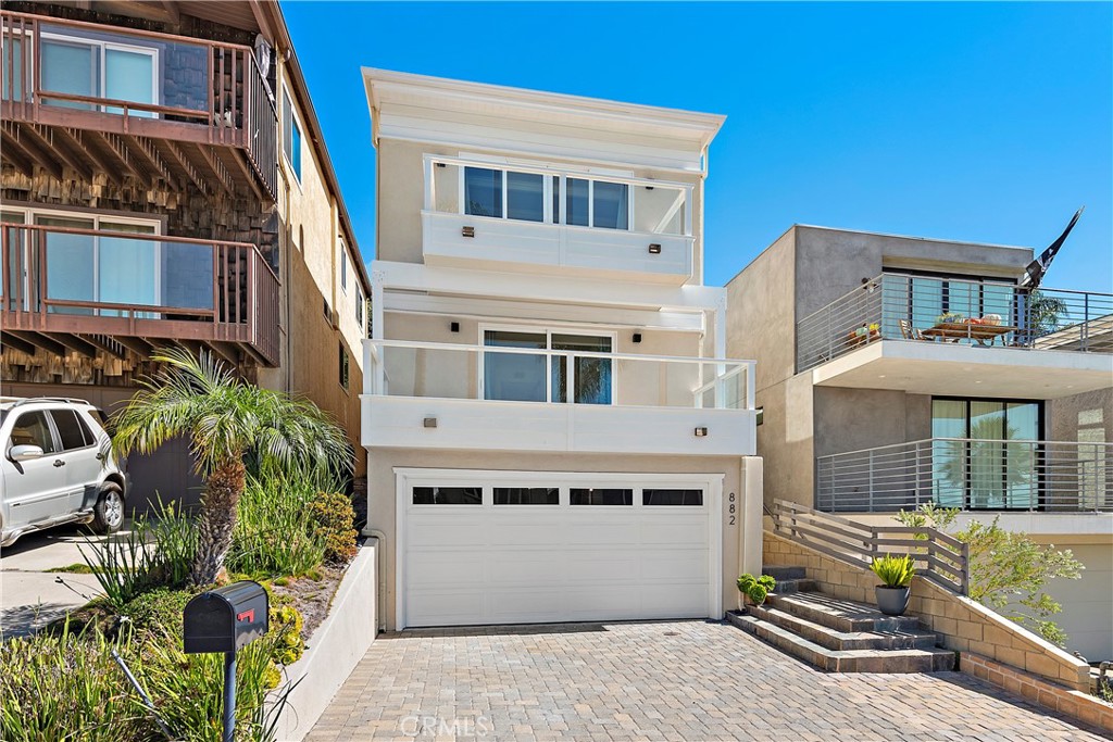 Residential Lease for rent at 882 Acapulco Street, Laguna Beach CA featuring 3 beds and 3 baths