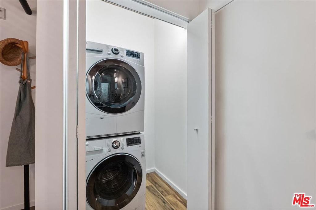 Residential for sale at 530 S Hewitt Street 238, Los Angeles CA featuring 1 bed and 1 bath