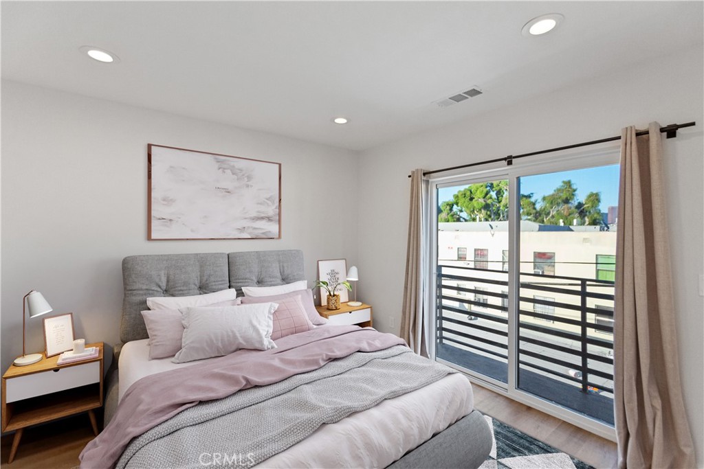 Quadruplex for sale at 1724 Menlo Avenue, Los Angeles, CA