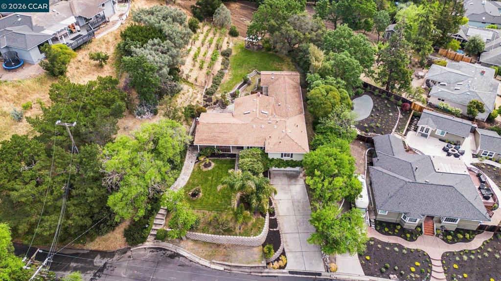 Residential Lease for rent at 4 Dale Court, Lafayette CA featuring 5 beds and 3 baths