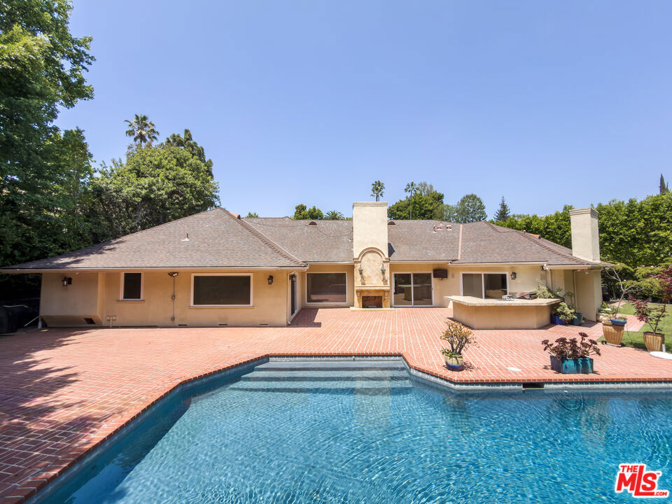 Residential Lease for rent at 1094 Garden Lane, Beverly Hills CA featuring 4 beds and 4 baths
