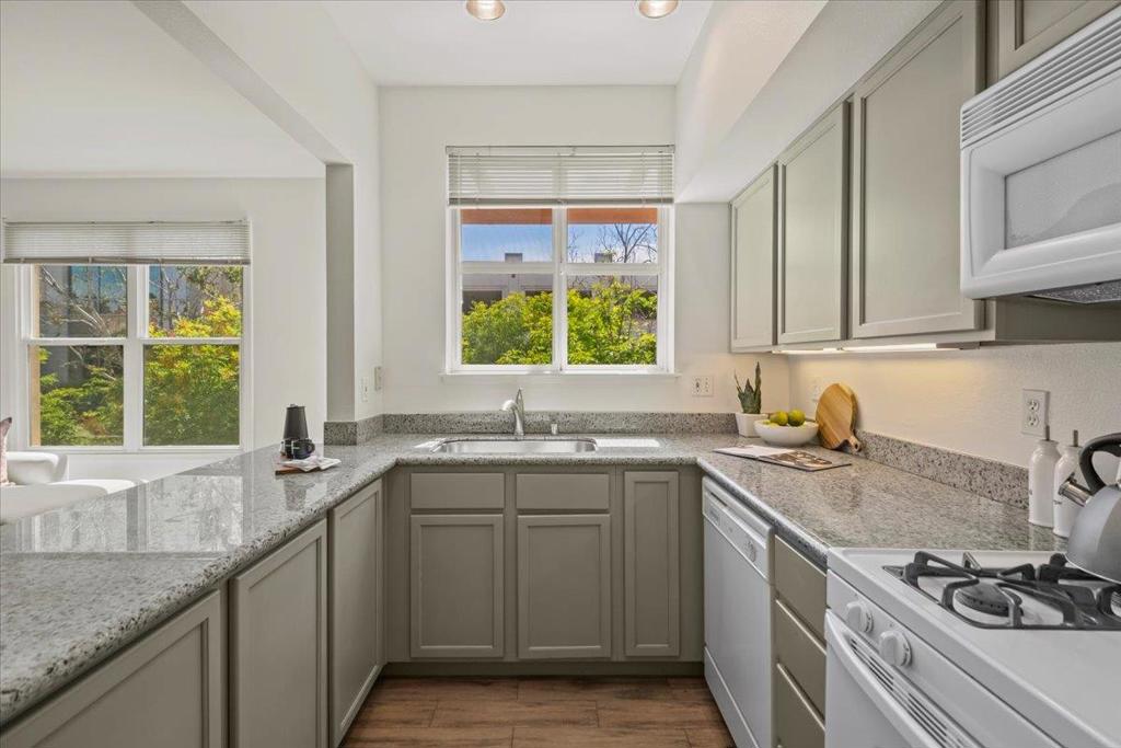 Active for sale at Mountain View, CA, Mountain View, CA CA and 3 baths