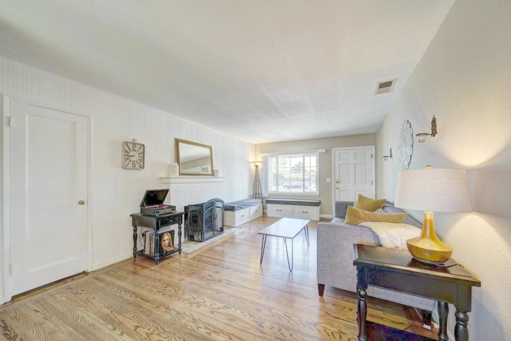 Residential Lease for rent at 1024 Locust Street, Livermore CA featuring 3 beds and 1 bath