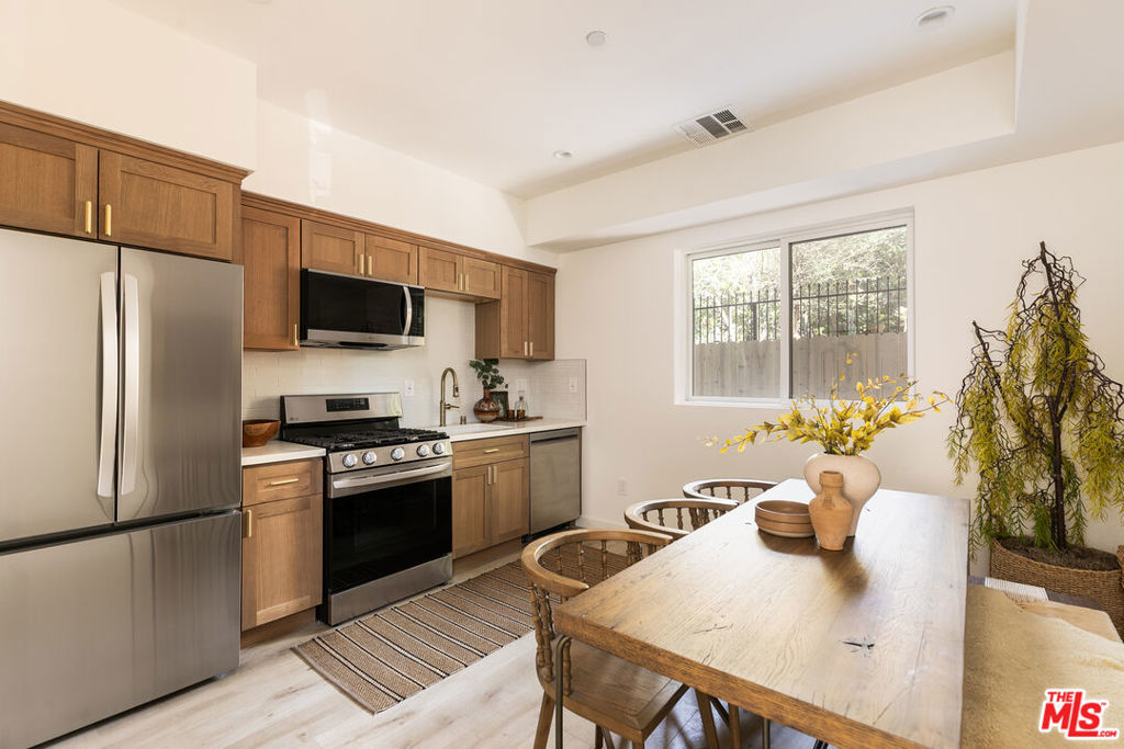 Active for sale at Los Angeles, CA, Los Angeles, CA CA and 3 baths