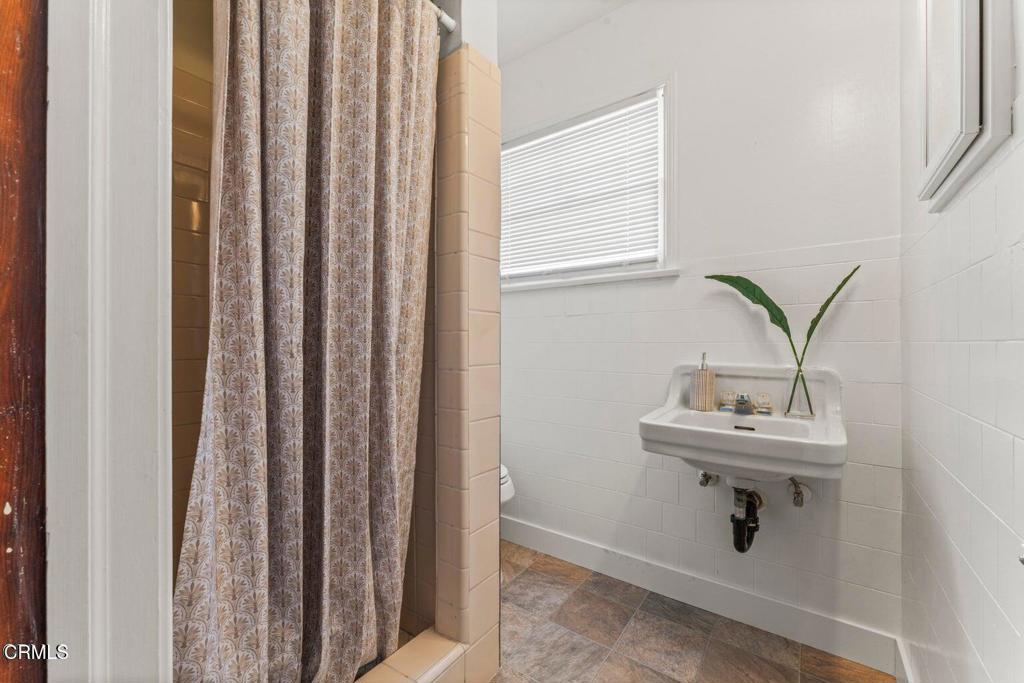 Residential Lease for rent at 130 Virginia Drive, Ventura CA featuring 3 beds and 2 baths
