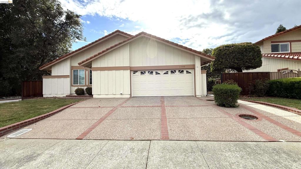 Residential Lease for rent at 4398 N Spoonwood ct, Concord CA featuring 4 beds and 2 baths