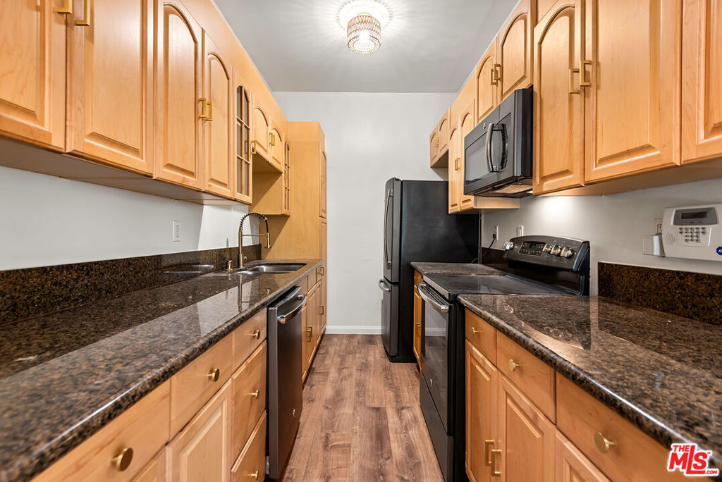Residential Lease for rent at 340 N Oakhurst Drive 103, Beverly Hills CA featuring 1 bed and 1 bath