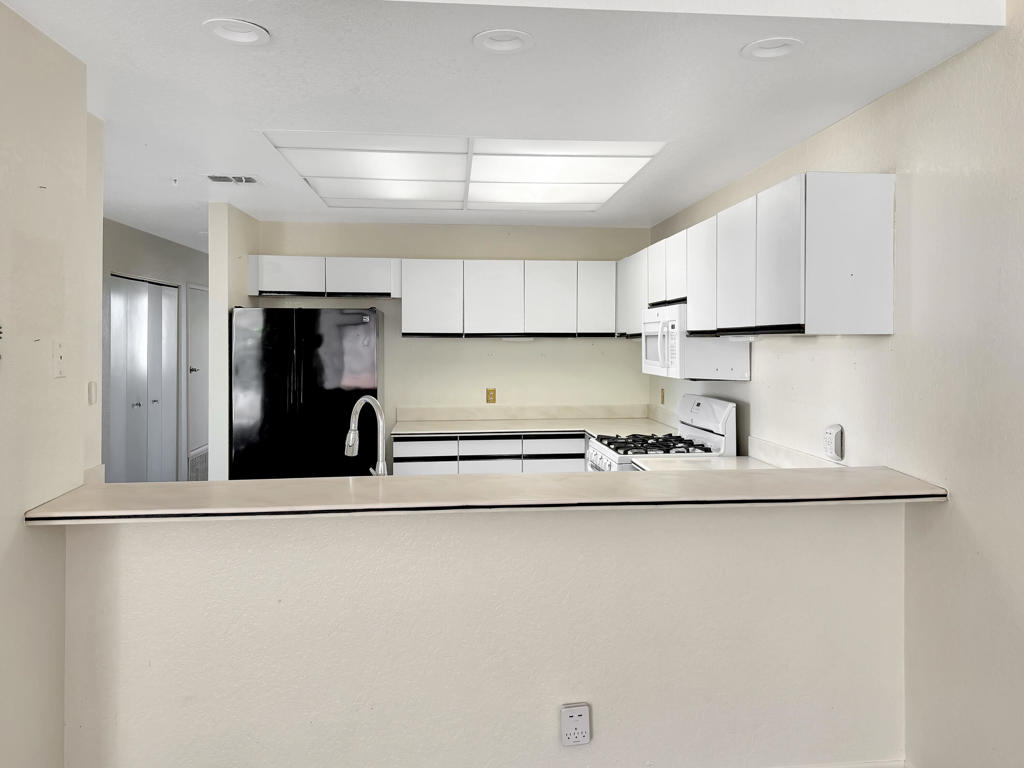 Residential Lease for rent at 2601 S Broadmoor Drive 66, Palm Springs CA featuring 3 beds and 2 baths