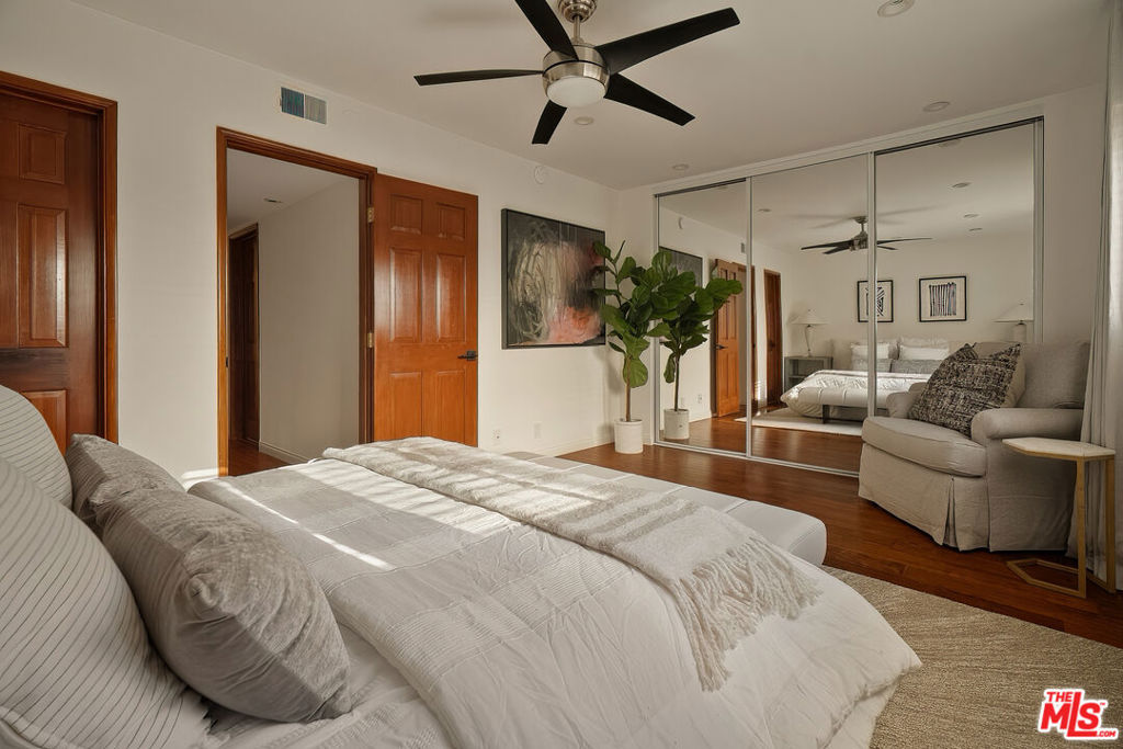 Residential for sale at 907 12th Street 4, Santa Monica CA featuring 3 beds and 2 baths