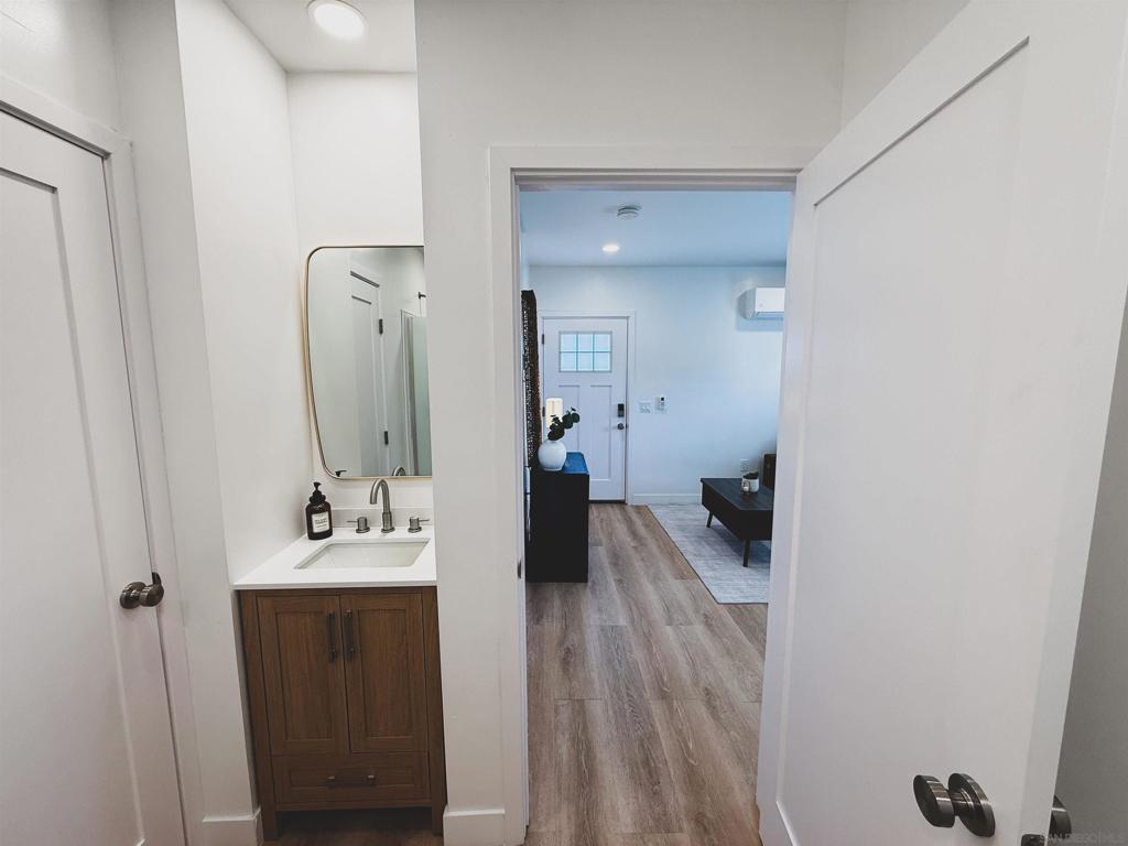 Residential Lease for rent at 1689 Rodear Dr, San Diego, San Diego County CA featuring 1 bed and 1 bath