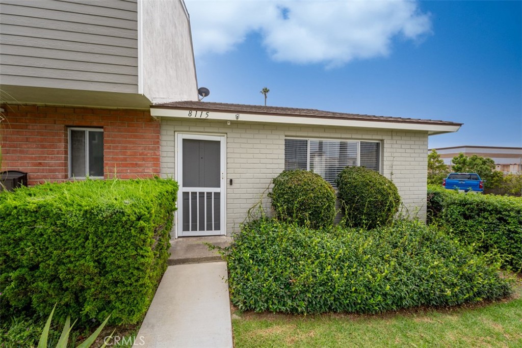 Residential Lease for rent at 8115 Woolburn Drive, Huntington Beach CA featuring 1 bed and 1 bath