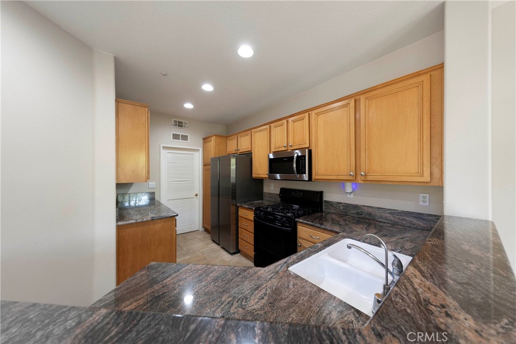 Residential Lease for rent at 907 Somerville, Irvine CA featuring 3 beds and 3 baths